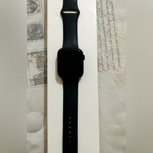 Brand new Apple Watch 7 45 mm black still in box ( brand new)